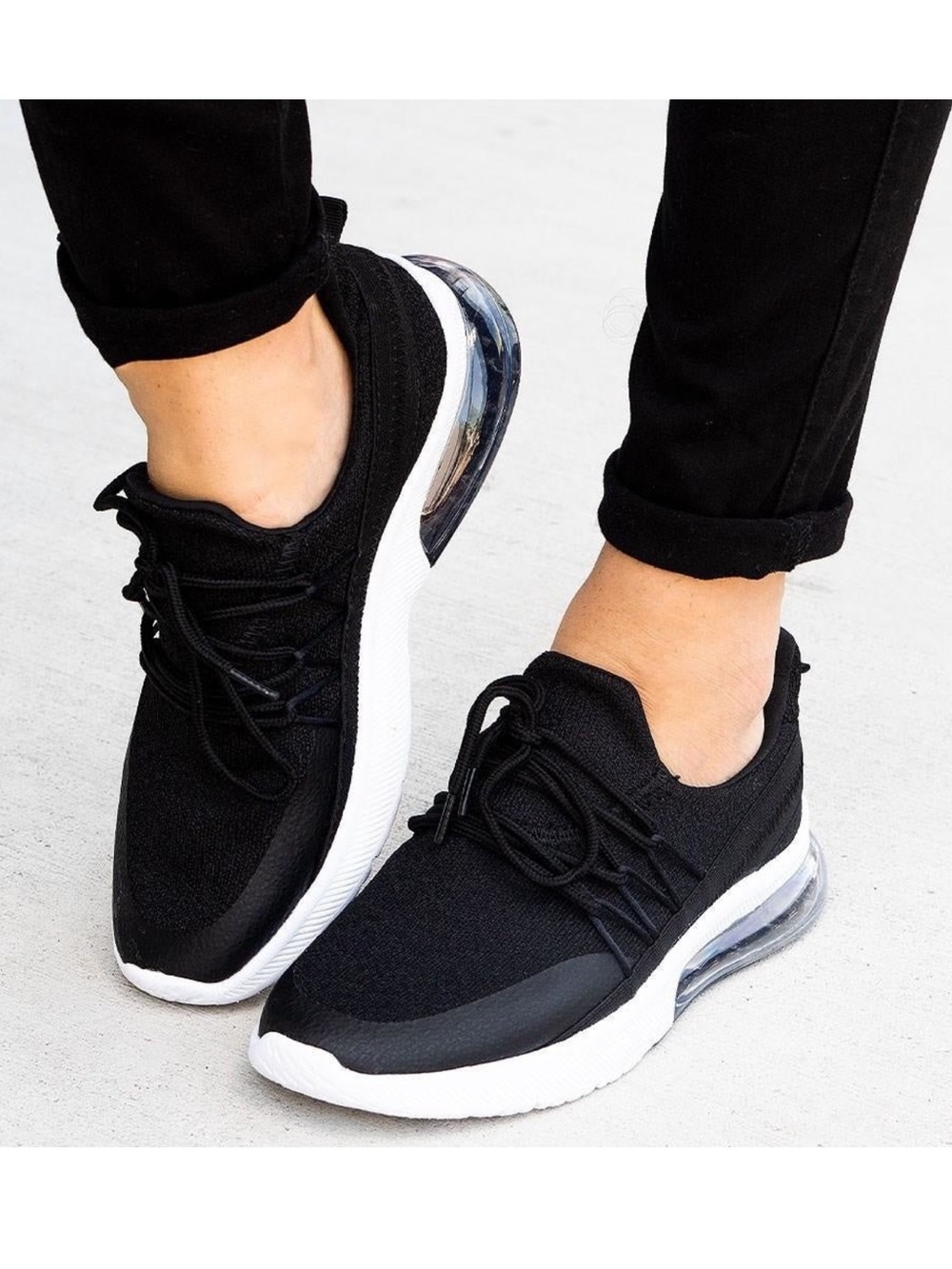 La Sheelah Black Athleisure Mesh Sneakers Bubble Sole Lace-Up | Women’s 7